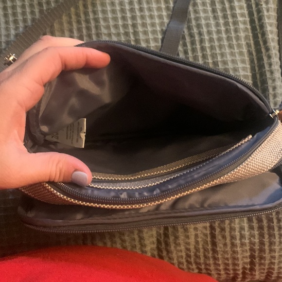 Thirty One Crossbody - Picture 3 of 7